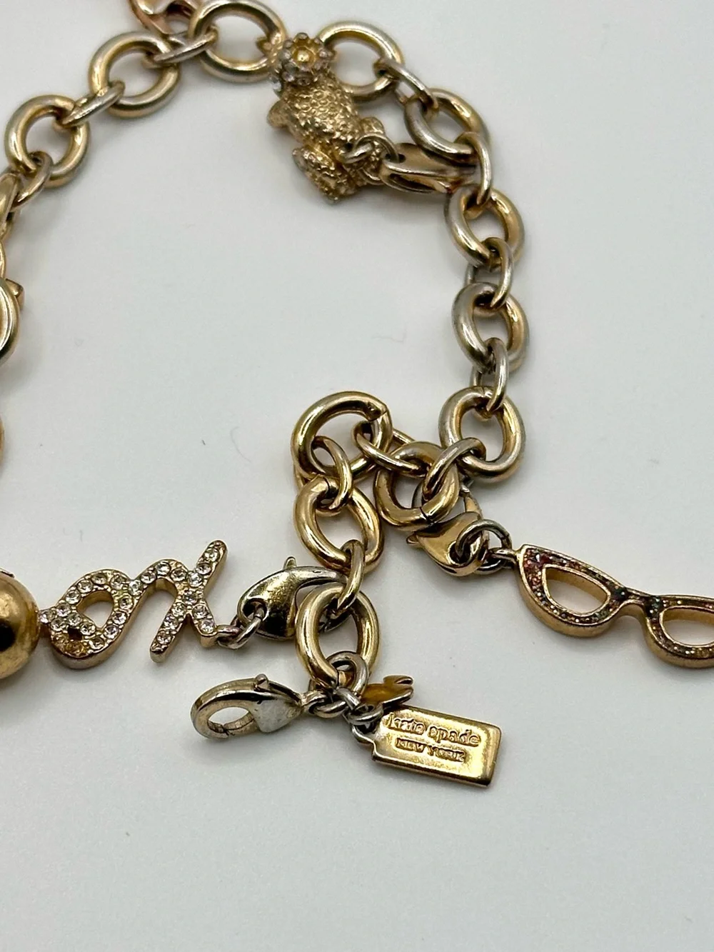 Kate Spade Charm Bracelet - Gold Tone XO Confetti Glasses Price Frog Champagne - Picture 2 of 11